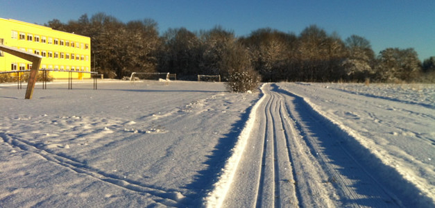 Koolimaja taga avatud suusarada!